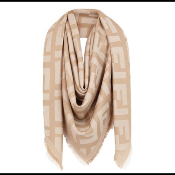 ❌❌SOLD❌❌. Fendi - shawl - Picture 4 of 4